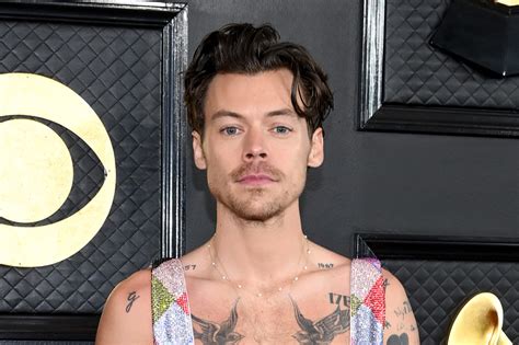 Harry Styles Sparkles In Jumpsuit At Grammy Awards Red Carpet