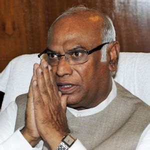 Mallikarjun Kharge Biography, Age, Height, Weight, Family, Caste, Wiki ...
