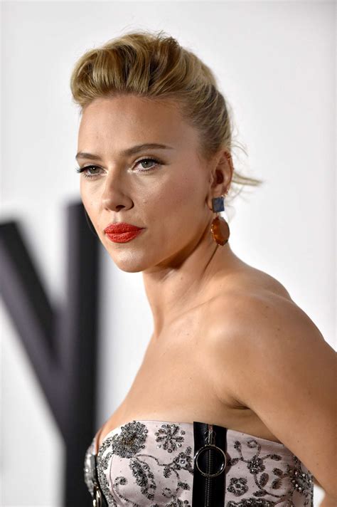 Scarlett Johansson Marriage Story Premiere In Los Angeles 02 Gotceleb