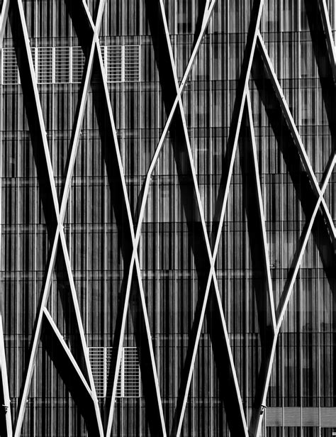 Horizontal Vertical And Diagonal Lines Used In Architecture