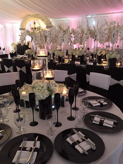 20 Elegant Black And White Centerpieces