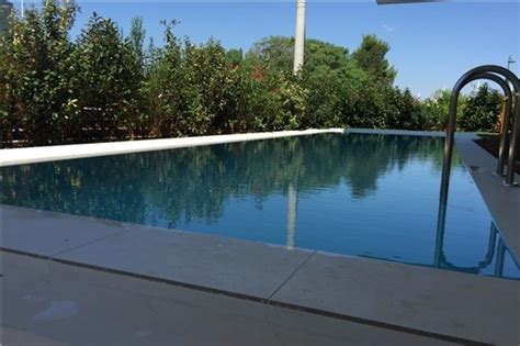 Καίγονται σπίτια στη βαρυμπόμπη, 6 άτομα στο νοσοκομείο, επιχείρηση διάσωσης. Ιδιωτικές Πισίνες