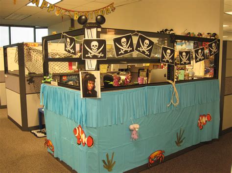 So for this type of project an average theme just won't do. Decorations: Enchanting Cubicle Decorating Ideas For Your ...
