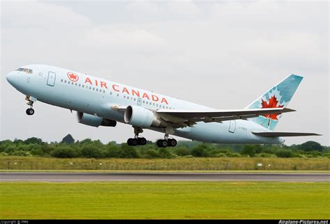 C Fbeg Air Canada Boeing 767 200 At Manchester Photo Id 97501