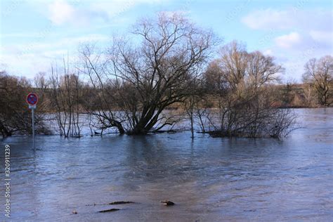 Foto De Hochwasser An Der Donau In Neustadt An Der Donau In Bayern Do