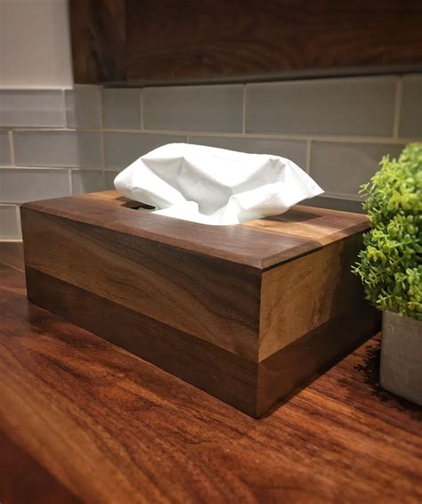 Nov 16, 2020 · une boite à mouchoirs originale et moderne! Boîte à mouchoirs en bois / Wood tissues box #tissues # ...