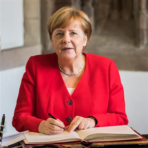 Eventi La Figura Di Angela Merkel Raccontata Dalle Pagine Di Massimo