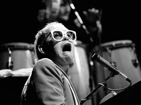 Elton John Hilarious Faces Pulled By Stars On Stage Smooth