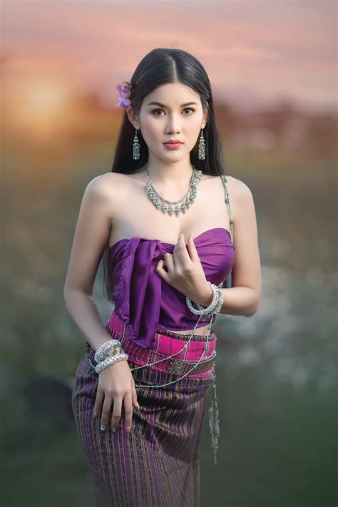 Isan Traditional Costume ชุดพื้นเมืองอีสาน Thailand 🇹🇭