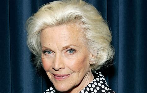 Honor Blackman Who Played Bond Girl Pussy Galore Dies Aged 94
