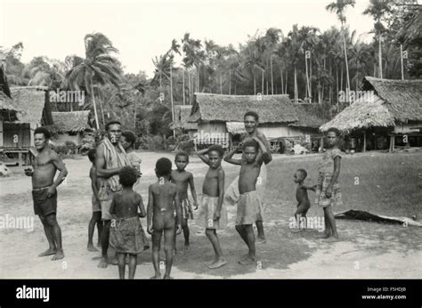 Dorf Auf Den Trobriand Inseln Neu Guinea Stockfotografie Alamy
