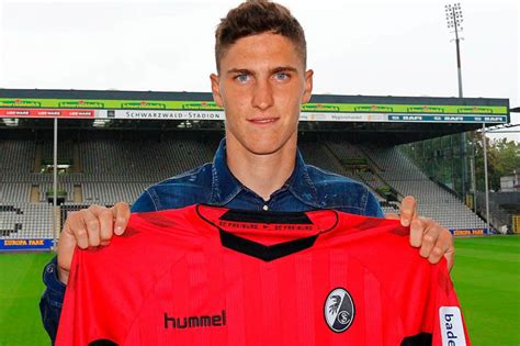 Roland sallai (born 22 may 1997) is a hungarian professional footballer who plays for german club sc freiburg and the hungary national team.1. Warum SC-Neuzugang Roland Sallai seinen Onkel überflügelt ...