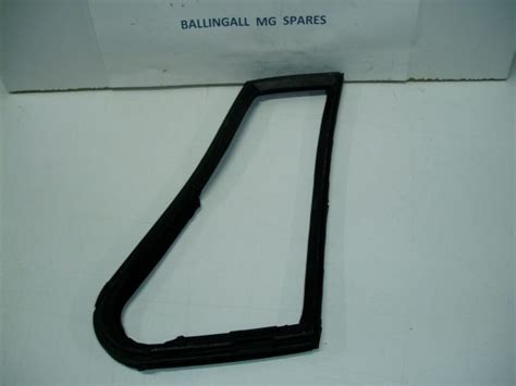 282 510 17h2505 Mgb Quarter Vent Seal Roadster Rh Ballingall Mg Spare