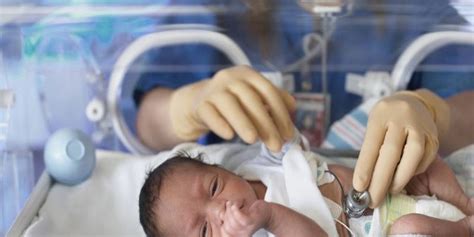 Kupas 3 Tips Cara Merawat Bayi Prematur Agar Cepat Gemuk