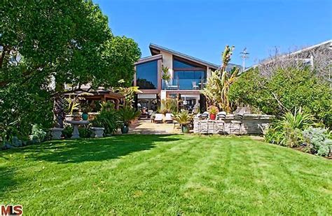 Goldie Hawn Kurt Russell Sell Malibu Beach House For 95 Million