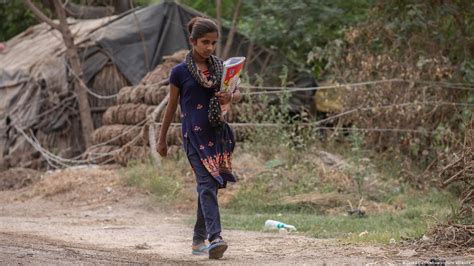 india menstruation taboos are forcing girls out of school dw 10 05 2022