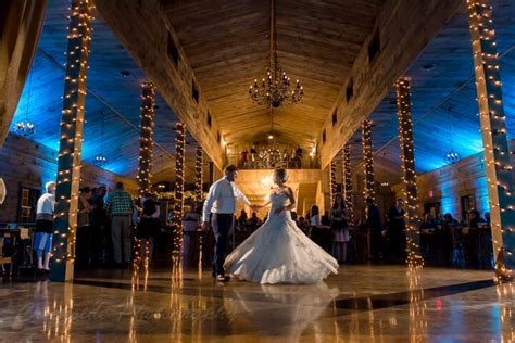 Easily search for barn wedding venues for barn weddings, ranch weddings, rustic weddings, garden weddings, and vineyard barn wedding ca had a huge hand in helping us plan our special day. This Little Piggy Catering + Gorgeous Minnesota Barns ...