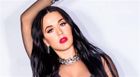 Katy Perry Stuns In Las Vegas With A Bra Made Of Beer Cans Iconic