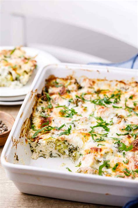 Grease a 13 x 9 (33 x 23 cm) casserole dish. 8 Comforting Keto Chicken Casserole Recipes (Easy and Low ...