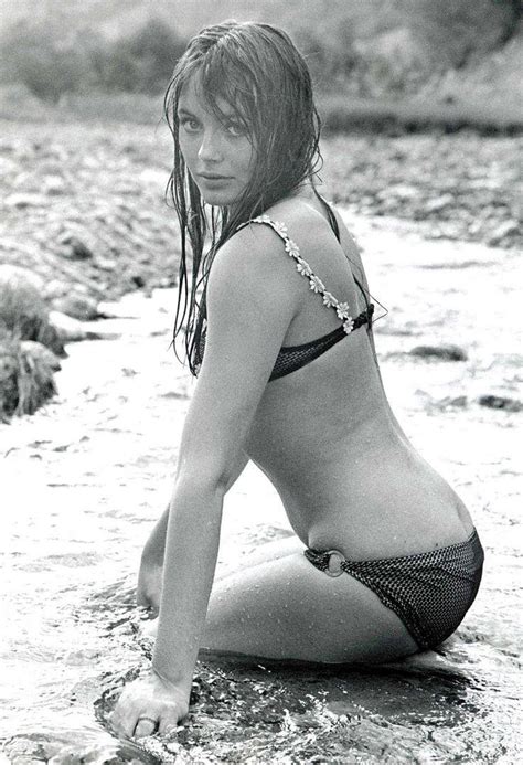 Hot Sexy Fiona Fullerton Bikini Pics