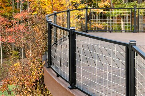 Curved Railing Inspiration & Photo Gallery | Trex