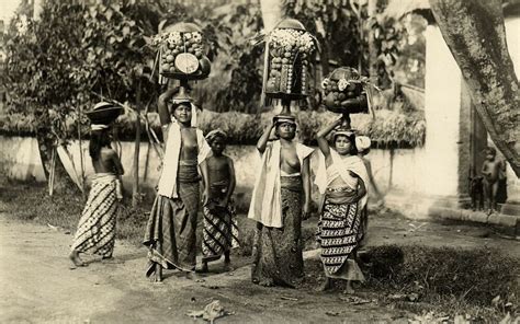 Indonesia BALI Native Topless Balinese Girls Offerings 1910s RPPC