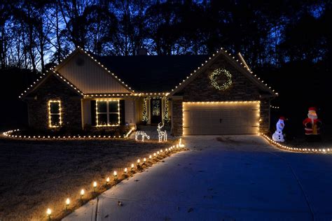 Outdoor Christmas Decorating Ideas Roof Christmas Lights