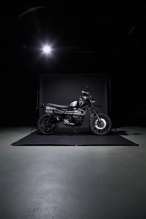 The launch of the new 2020 triumph scrambler 1200 bond edition celebrates the first ever partnership between triumph and james bond each and every new owner of the 2020 triumph scrambler 1200 bond edition will also receive a special bond 'handover pack' tailored to each bike. Νέα Triumph Scrambler 1200 Bond Edition | MOTOMAG