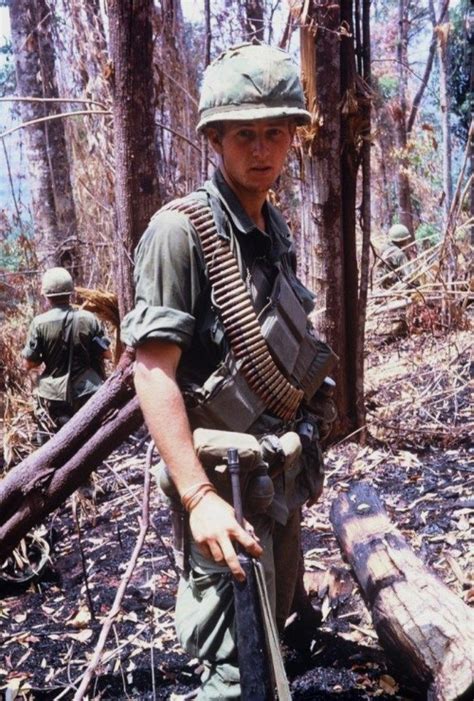 Full Equipped 4th Infantry Division Trooper Guerre Du Viêt Nam