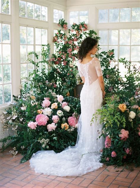 Wedding Inspiration That S All About Bringing The Garden Inside Wedding Inspiration Top