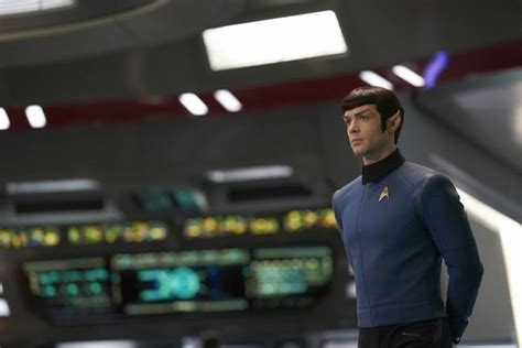 Star Trek Discovery Reveals Ethan Pecks Spock Without Beard In