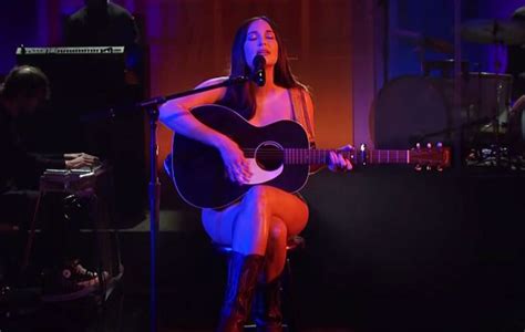 Video Watch Kacey Musgraves Powerful Nude Performance On Snl