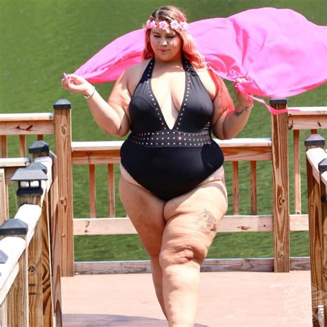 Big And Beautiful This Lingerie Model Was Told To Kill Herself By Bullies But She Is Embracing