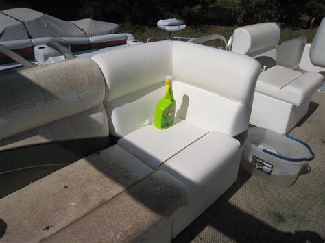 Replacing the pontoon boat seats and furniture on a used pontoon boat is an affordable way to enjoy the water without having to buy a new pontoon boat. The 25+ best Boat seats ideas on Pinterest | Pontoon boat seats, Boat furniture and DIY party barge