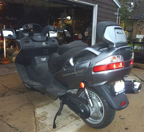 Power has never flowed with such ease. 2006 suzuki burgman 650 executive - 4,239 miles! $4k ...