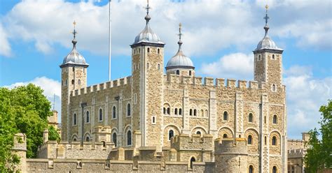 The tower of london began its legacy as a strategically located fortress way back at the end of the it has been the centre of much of england's history and conflict during it's 900 plus years. Tower Of London, London - Tickets & Eintrittskarten ...