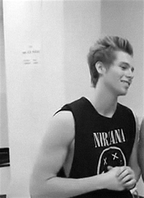 So apparently, luke hemmings has gone and had his first tattoo etched. That Tattooed Guy // Punk Luke Hemmings 5SoS - Chapter 13 ...