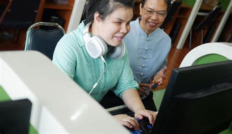 Visually Impaired Students Learn Computer Skills To Prepare Them For