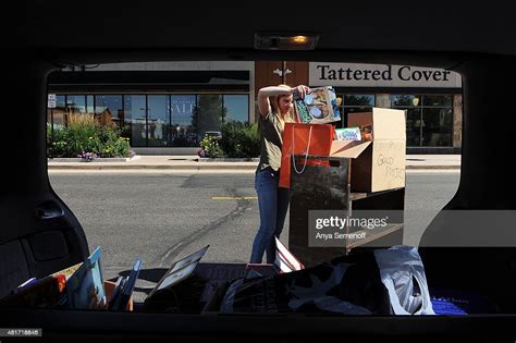 Cassidy Klein Loads Donated Books Into The Back Of Her Car At Aspen News Photo Getty Images