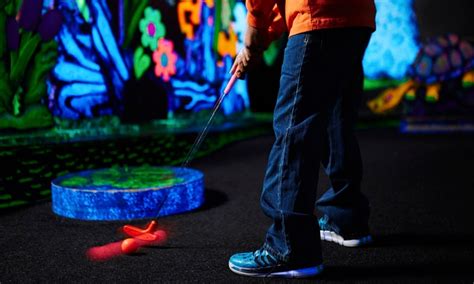 €8 pp (kids up to 4 years for free). Glow-in-the-dark minigolf - Glowgolf Tiel | Groupon