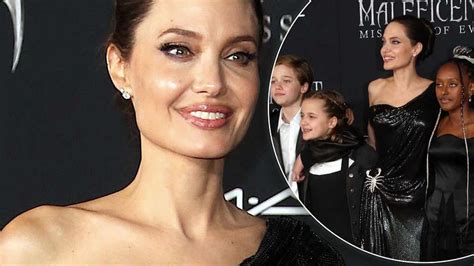 Angelina Jolie Z Dziećmi Na Premierze Filmu Czarownica 2 Zdjęcia