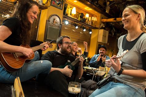 Akkorde für klavier vertehen : Vier Akkorde für ein Halleluja im Fiddler's Green Irish Pub