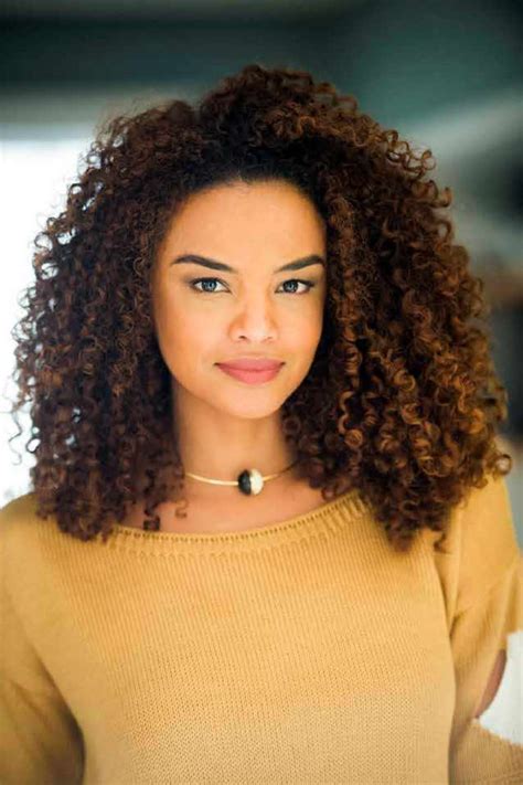 Ela usará seu cabelo todo trançado. Cor Do Cabelo De Tais Araujo Atual