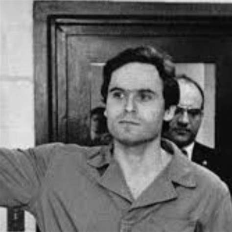 Asesino En Serie Ted Bundy Protagonista De Una Exposición Detrás De