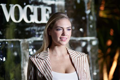 Photo Of Kate Upton Not Wearing Any Pants Is Going Viral The Spun