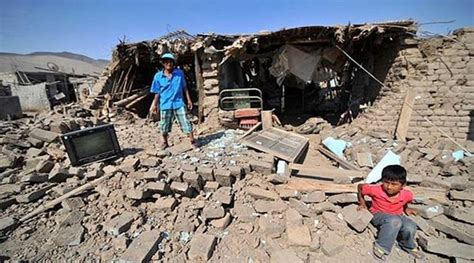 earthquake  peru destroys dozens  homes kills  man world news