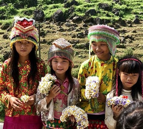 Flower Hmong girls I met in the mountains of Vietnam : HumanPorn