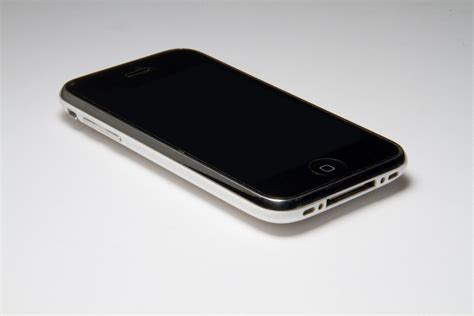 Apple Iphone 3gs 16gb Bluetooth Wifi 3g White Phone Att Excellent