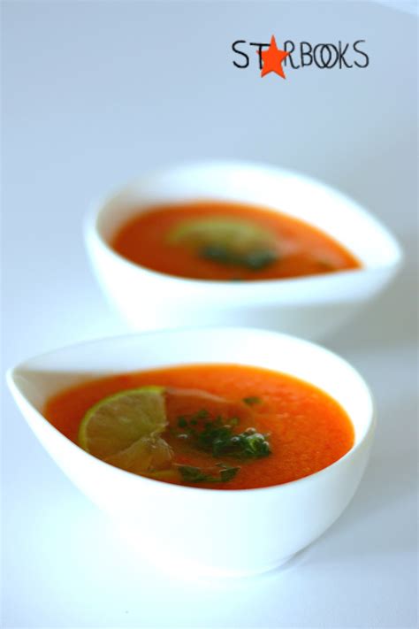 Per iniziare, tagliamo il melone a metà e rimuoviamo i semi. Arabafelice in cucina!: Gazpacho di melone, agrumi e zenzero