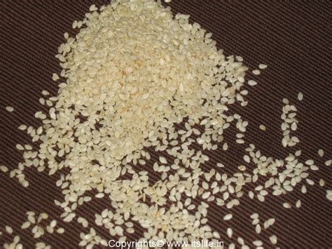 Find below a list of basic indian spices and their names in hindi and tamil. Sesame Seeds | Yellu | Til | Sesamum Indicum